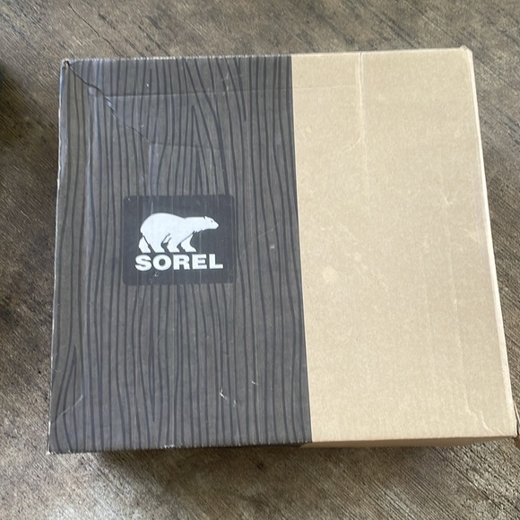Almost new beautiful Sorel boots only worn twice! - Picture 3 of 6